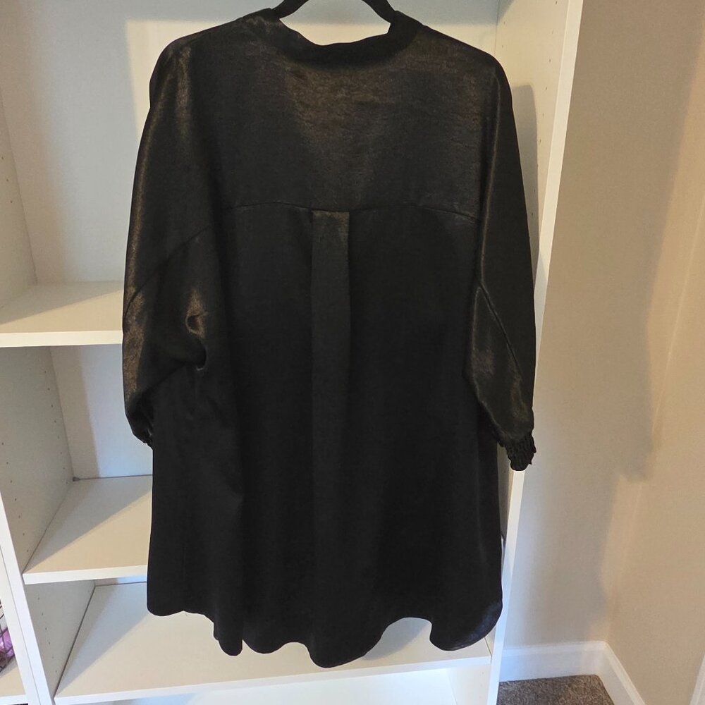 womans blouse - Picture 4 of 4